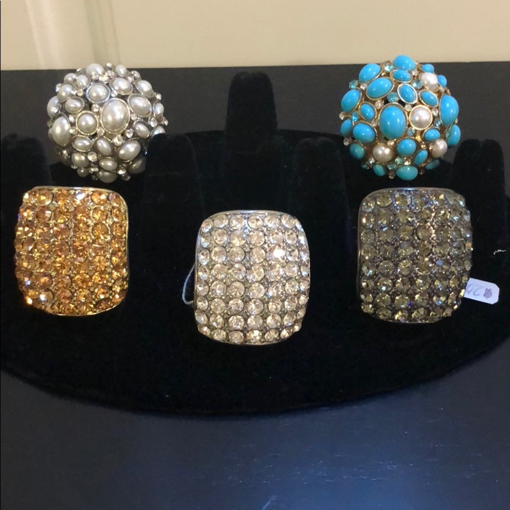 The lot of 5 fashion rings